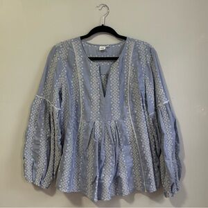 Gap Long-Sleeved Eyelet Top (size L)